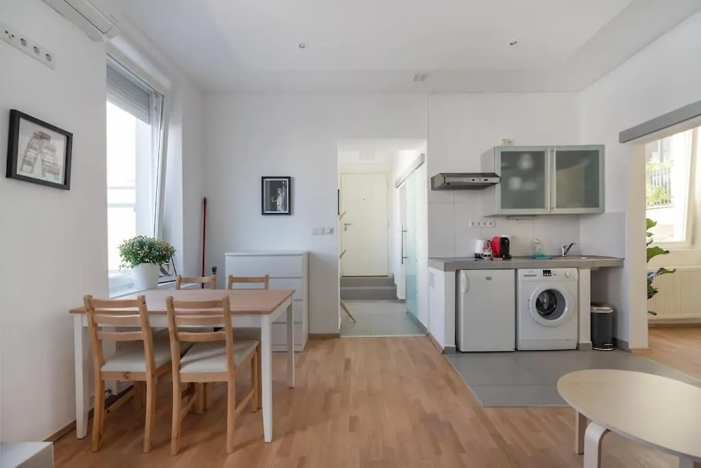 Grosse Terrasse, Klimaanlage Und U-Bahn Naehe Apartment Vienna